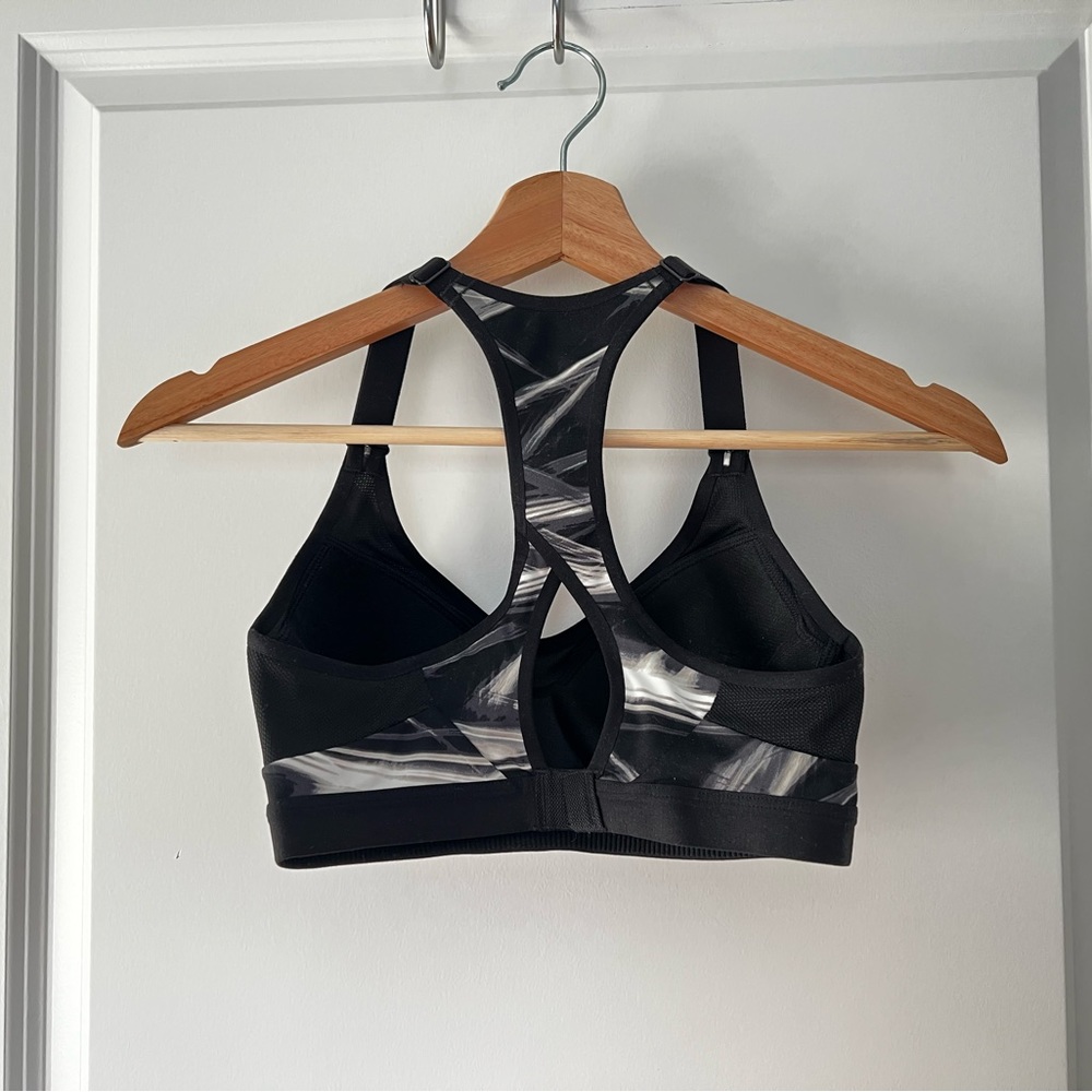 Victoria’s Secret Sports Bra 32B - Picture 2 of 5